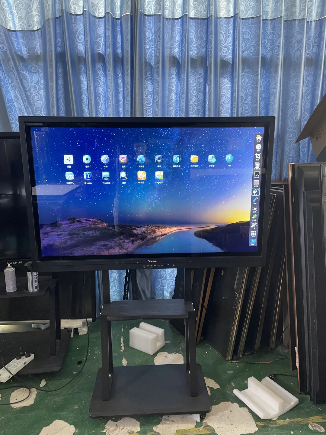 58寸触摸一体机 安卓➕电脑双系统1900含推车