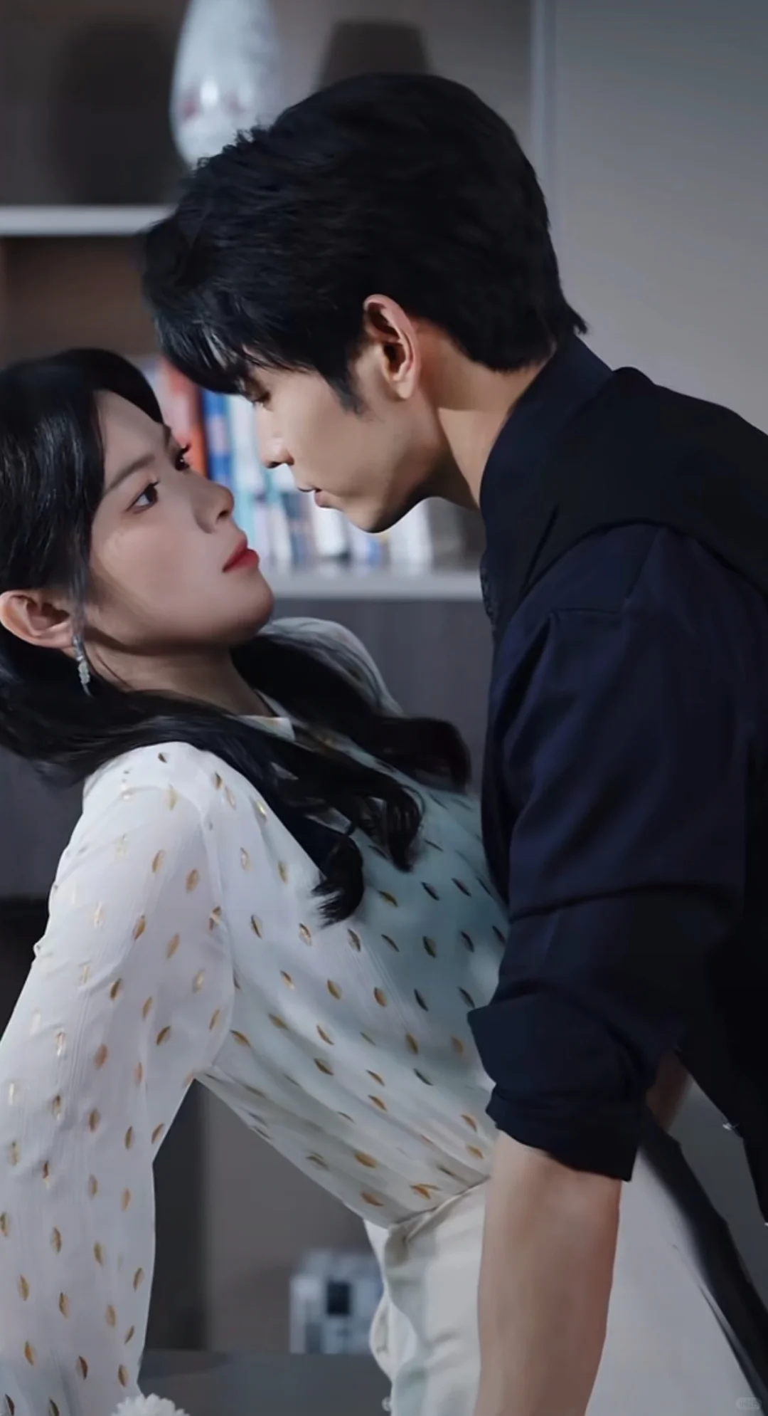 💋《秘色临界》是我看过最“有味道”的短剧!