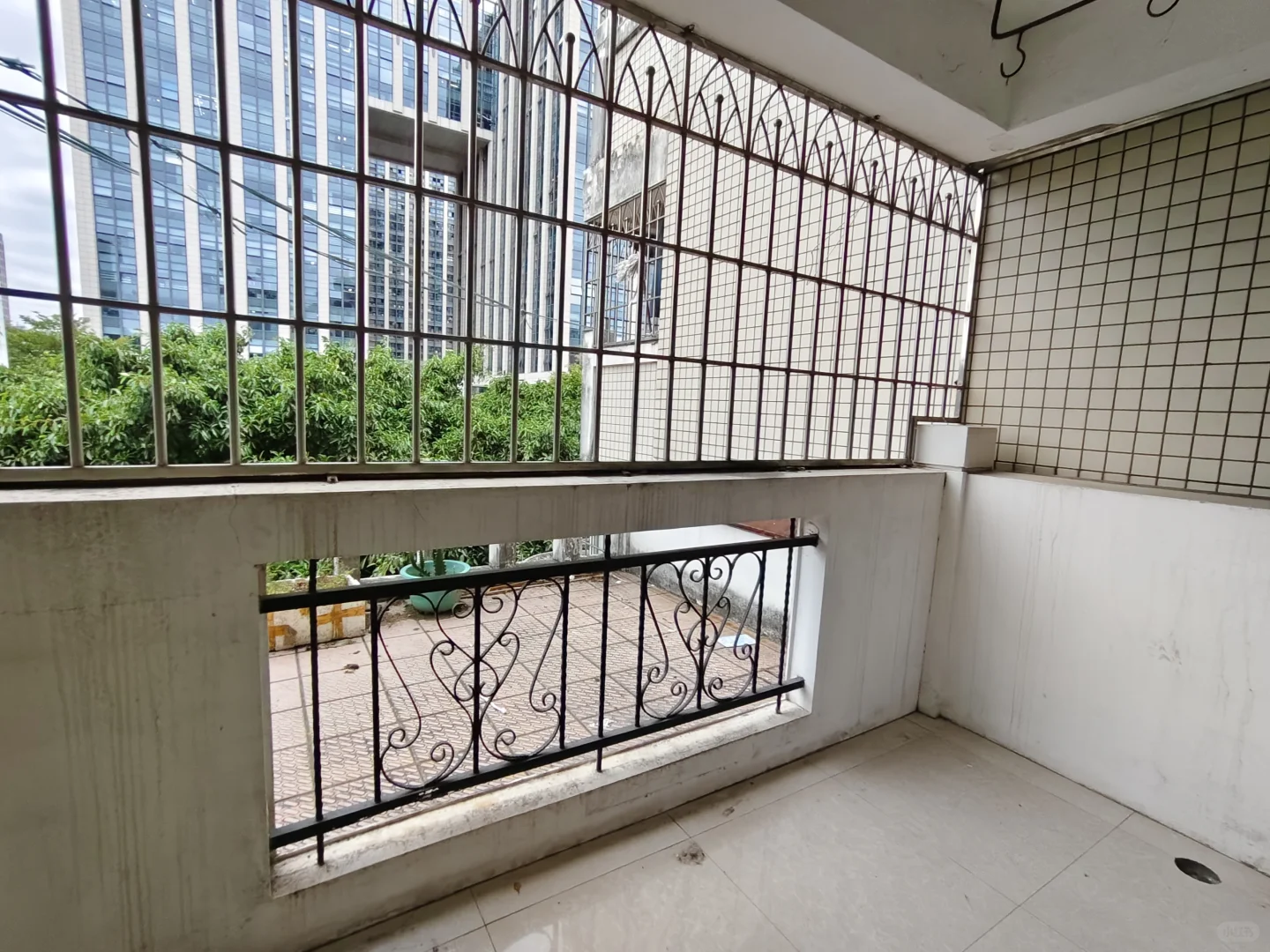 软件园二期旁岭兜3房2厅带露台3199元/月