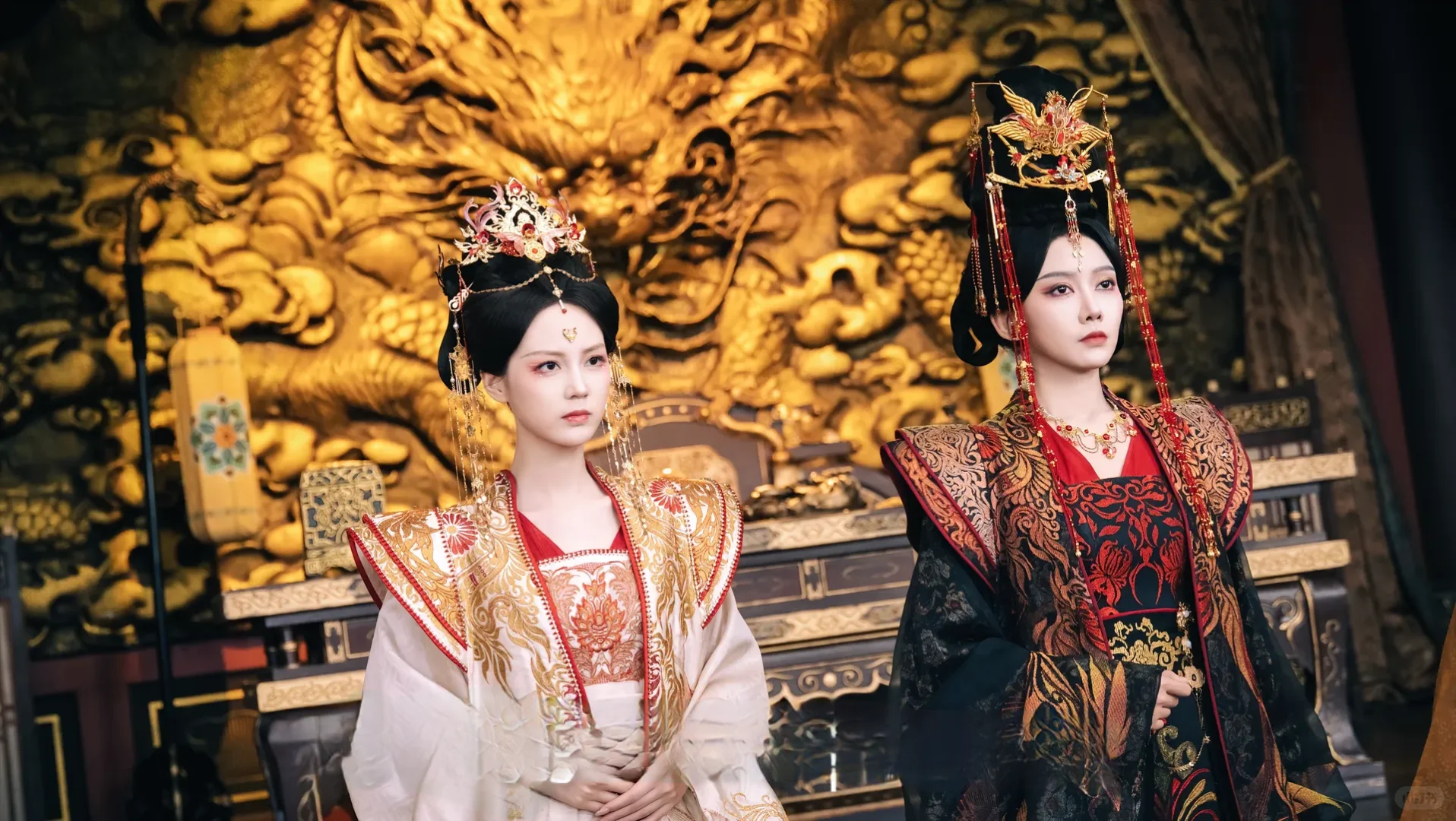 穿书双女主双CP!短剧脑洞真超乎想象啊