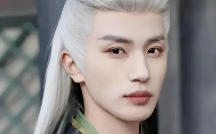 短剧里的白发男主,一眼心动,你pick哪一个