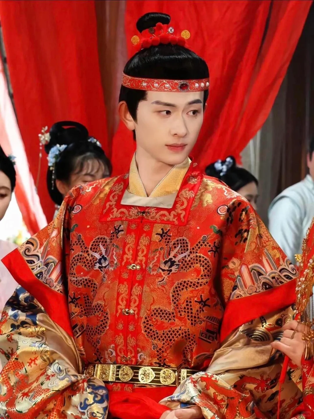 🆘这对CP把疯批白切黑和清冷小白花演活了