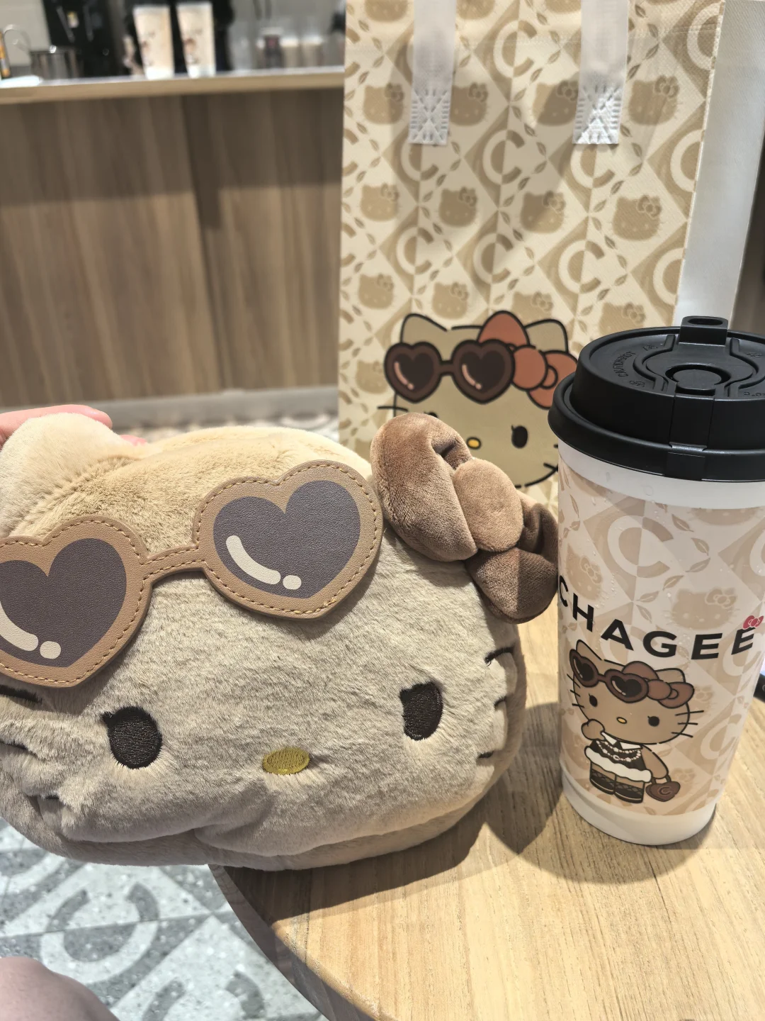 霸王茶姬HelloKitty联名