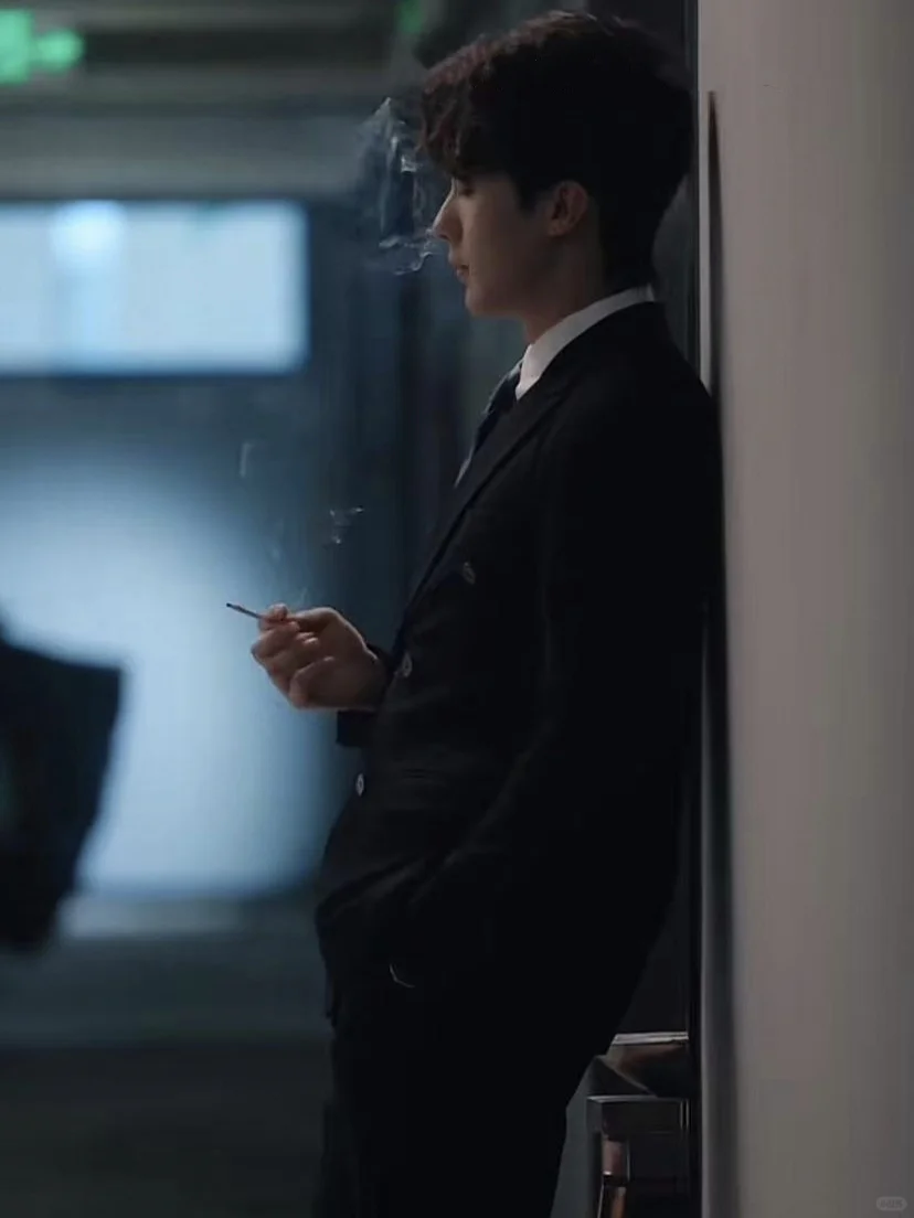 娱乐圈短剧:直球女主x高岭之花男主