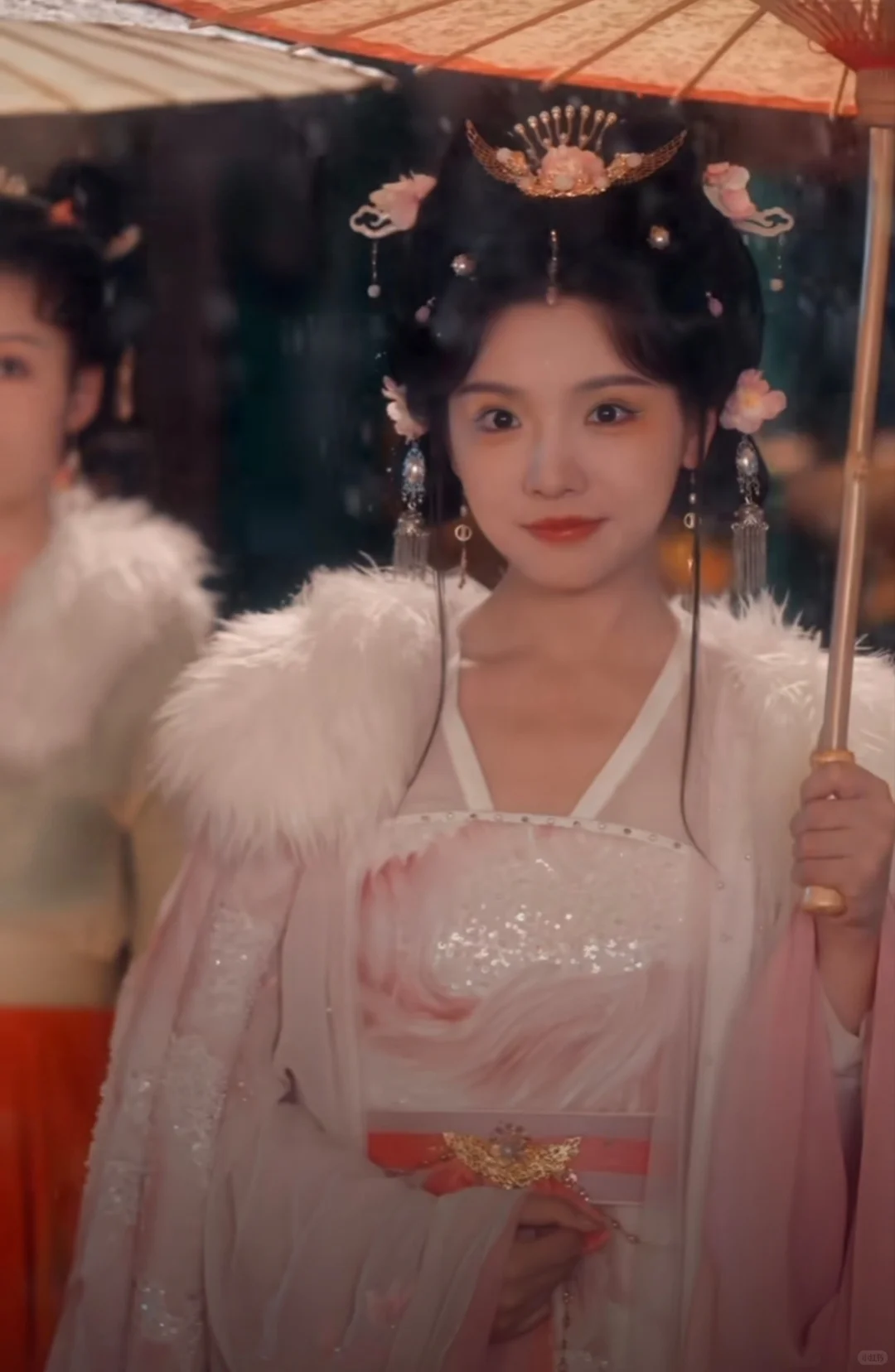 这部妆造满分，女主太甜了