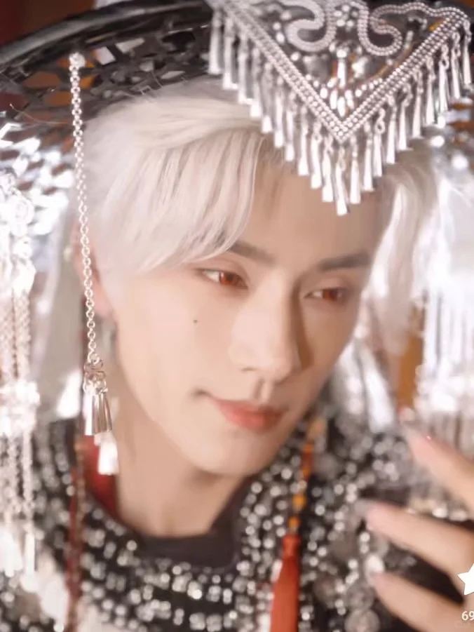 短剧里的白发男主,一眼心动,你pick哪一个