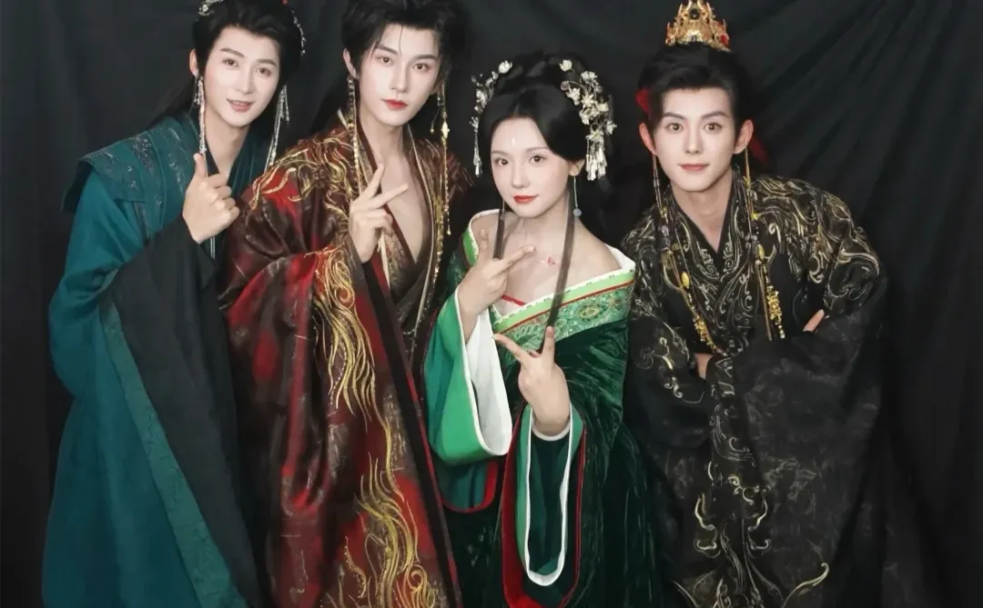 1女N男，这阵容无敌了🔥赶紧抬上来吧