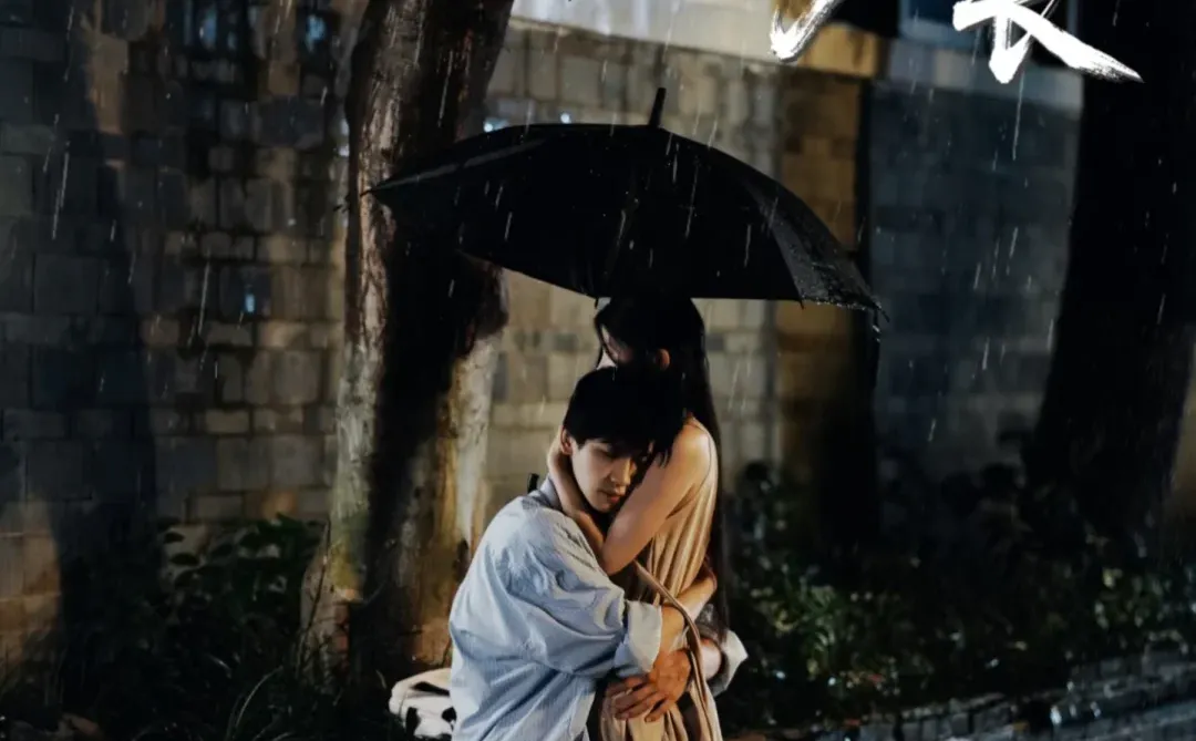 给大家安利这个短剧《野草疯长》