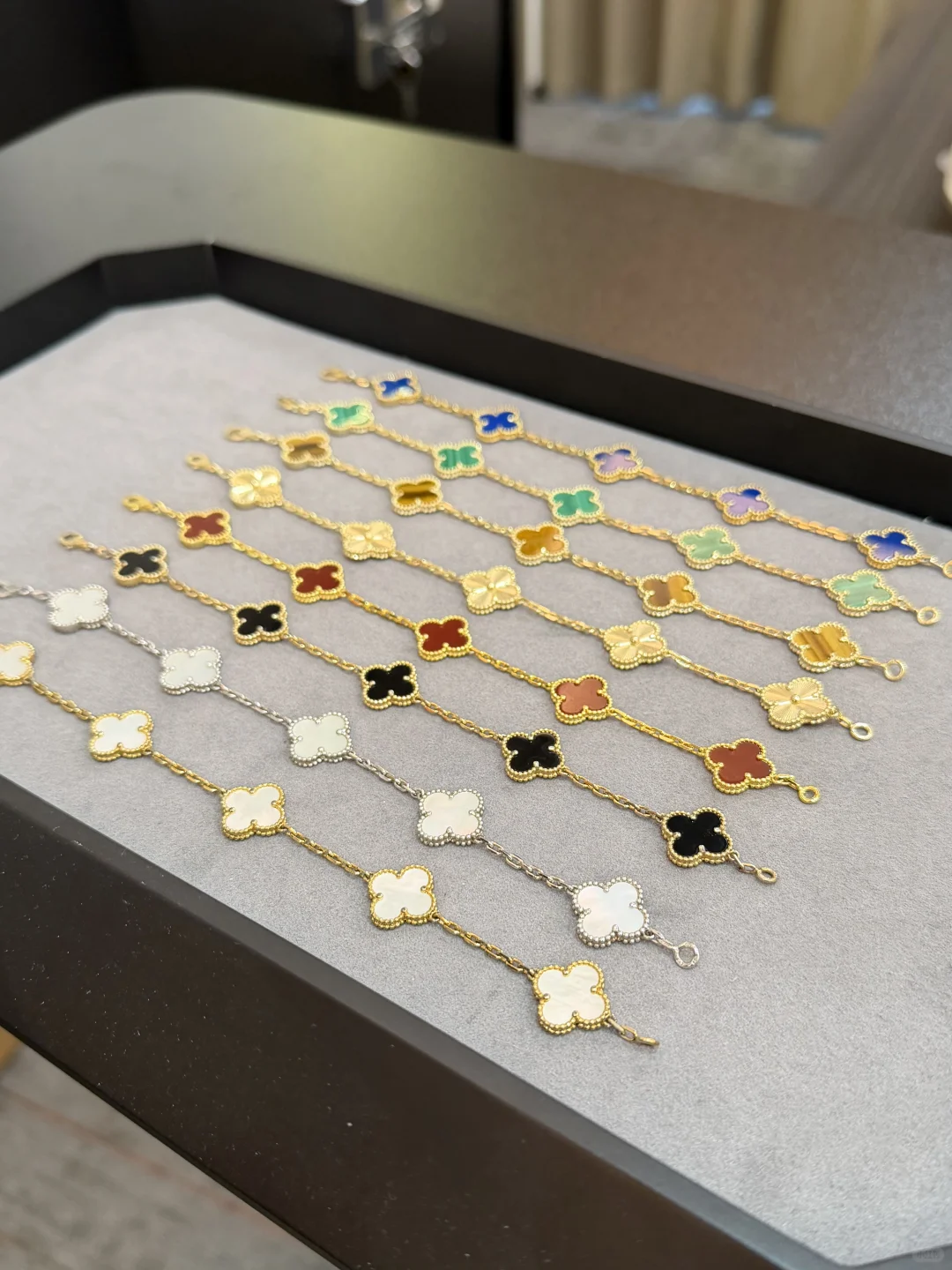 经济上行时期的电影用Bvlgari铺床