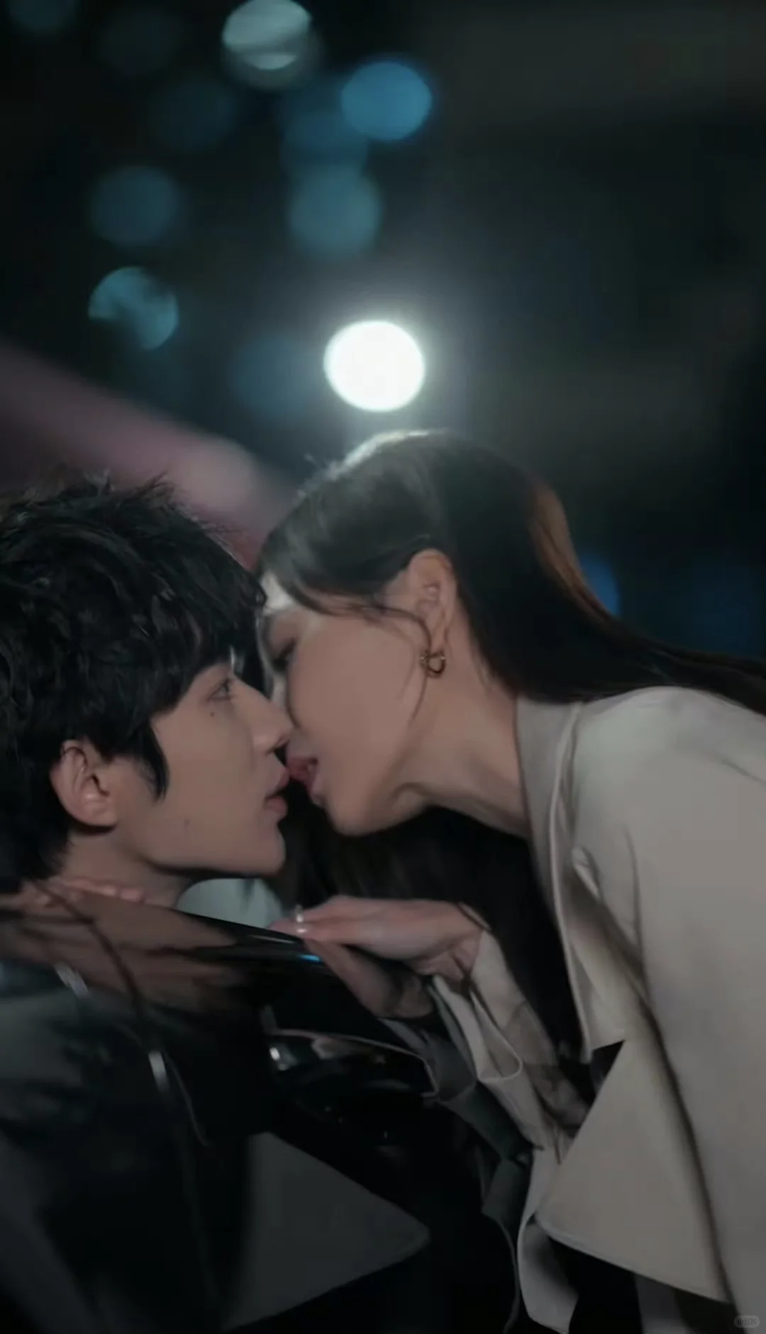 我不语只是一味嘴角上扬:年下 如此美妙!