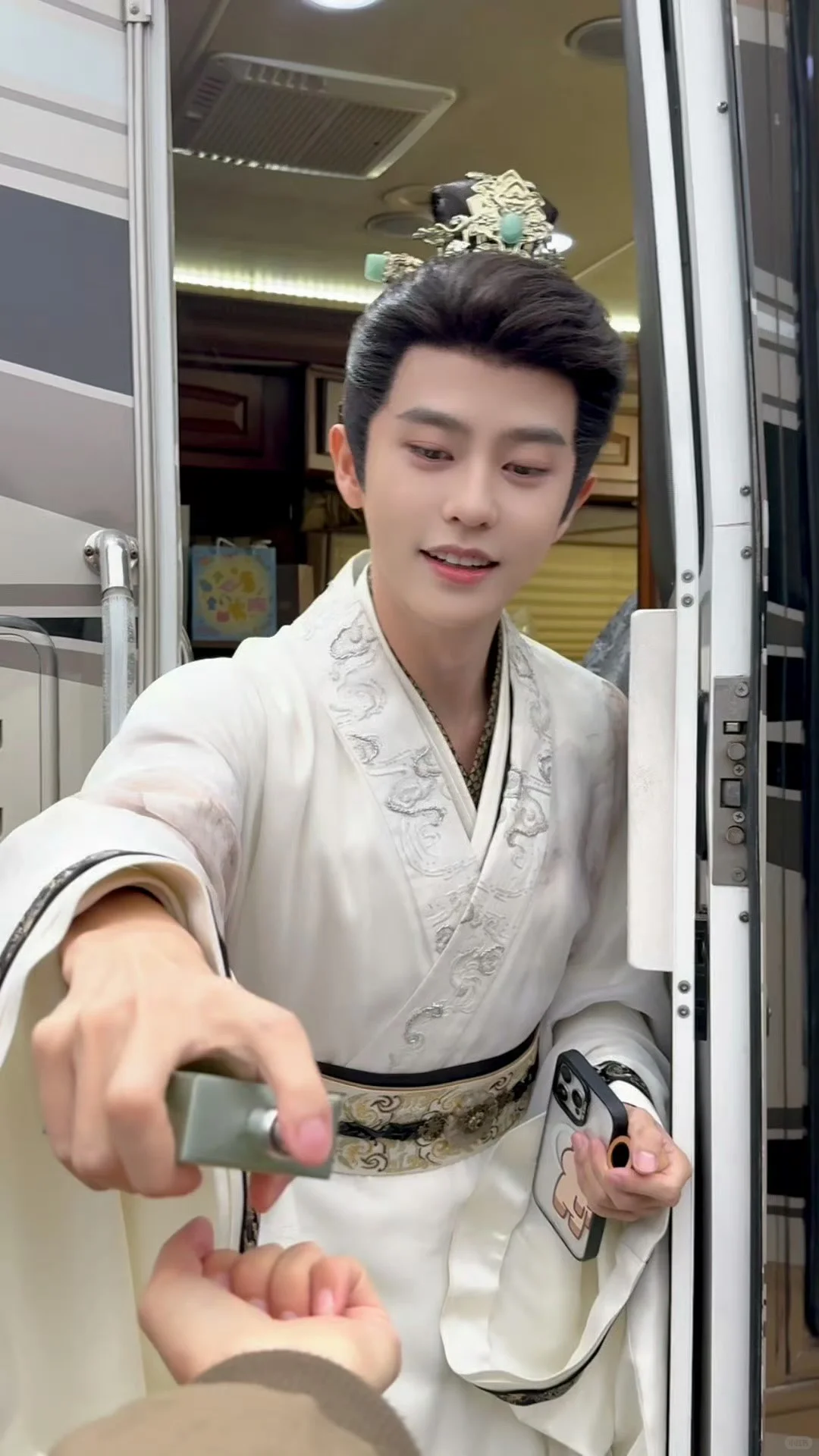 刘润铭古装真的有点像那谁，深夜看短剧中