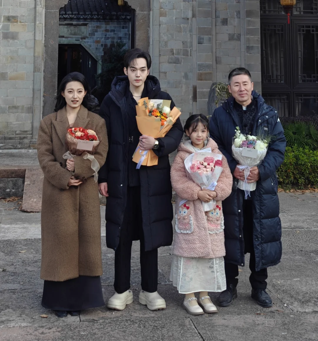 <天道1•阴阳相生>杀青大吉”></p>
<p style=