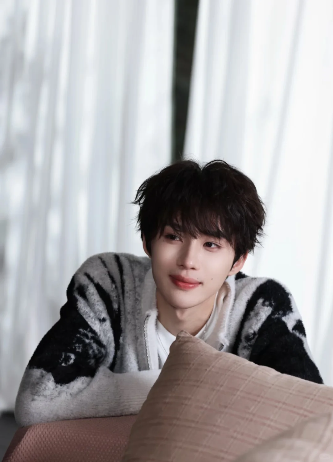 没有安全感的人需要一个赶不走的奶狗弟弟