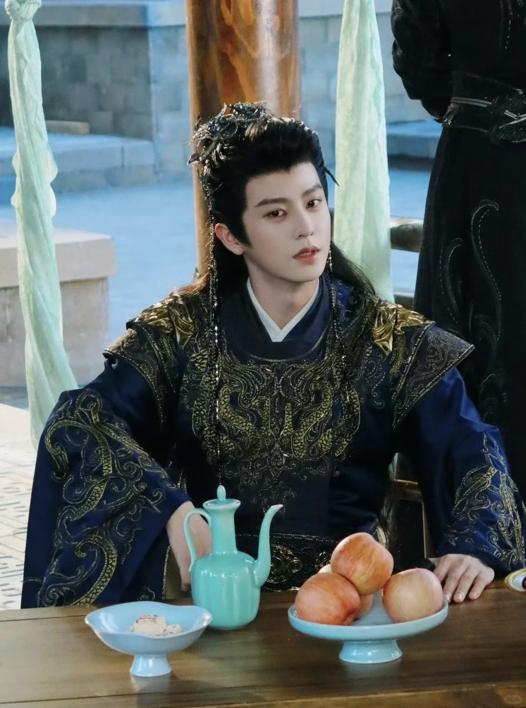 刘润铭古装真的有点像那谁，深夜看短剧中