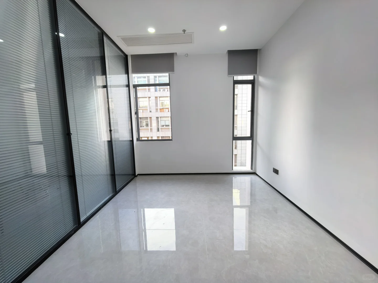 软件二期113平 2+1 格局 特价3500含物业