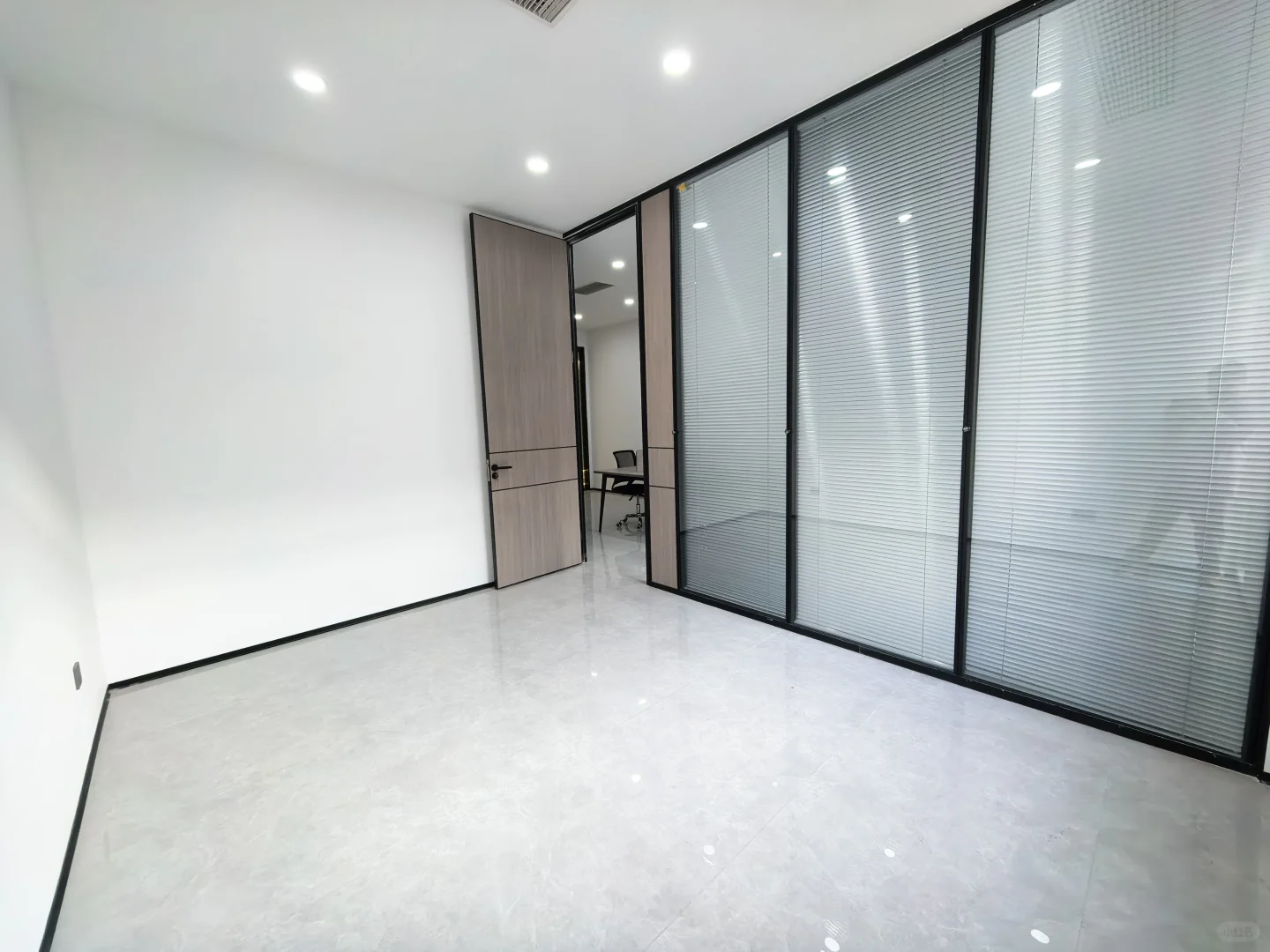 软件二期113平 2+1 格局 特价3500含物业