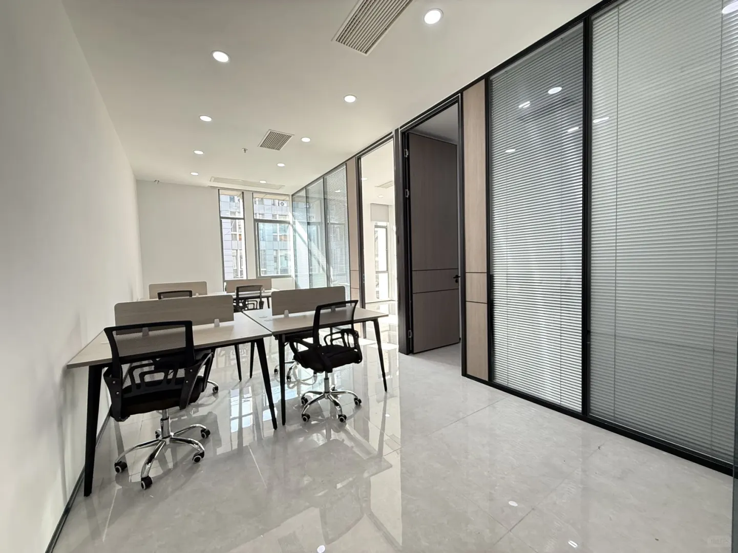 软件二期113平 2+1 格局 特价3500含物业