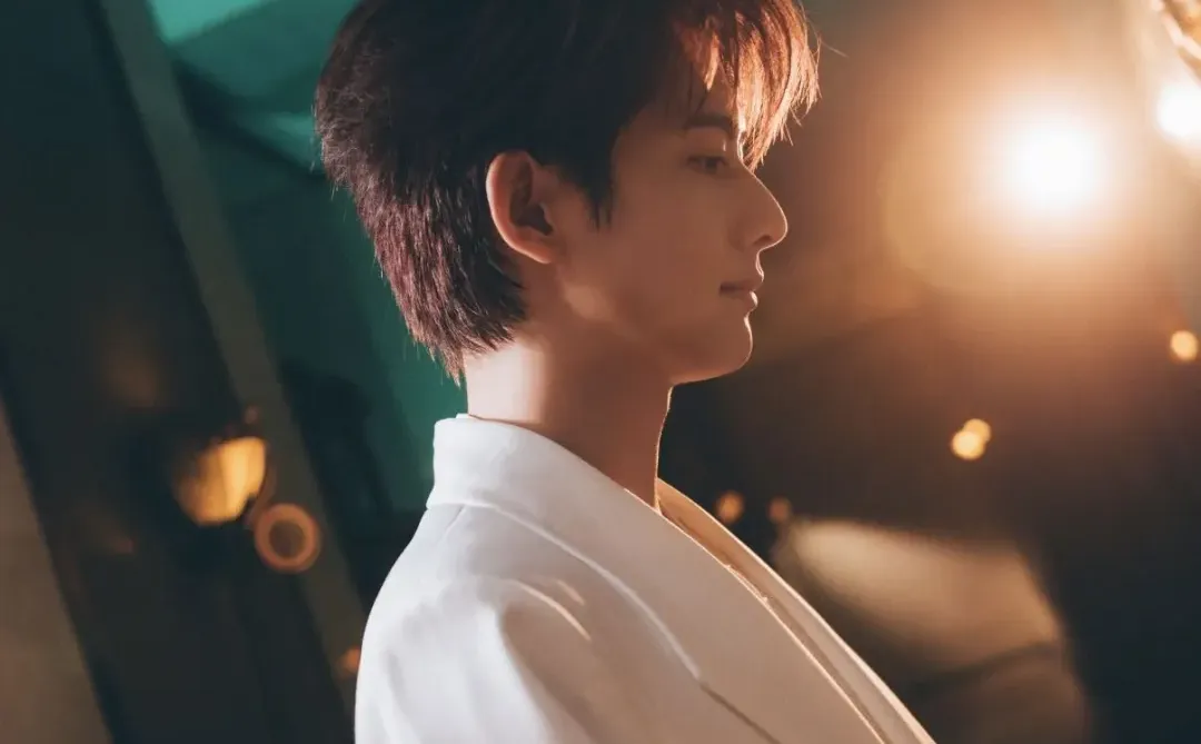 这部 “女撩男” 短剧的名场面每帧都心动