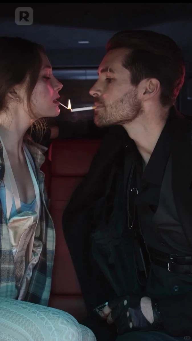 和烟一起点燃的，还有欲望