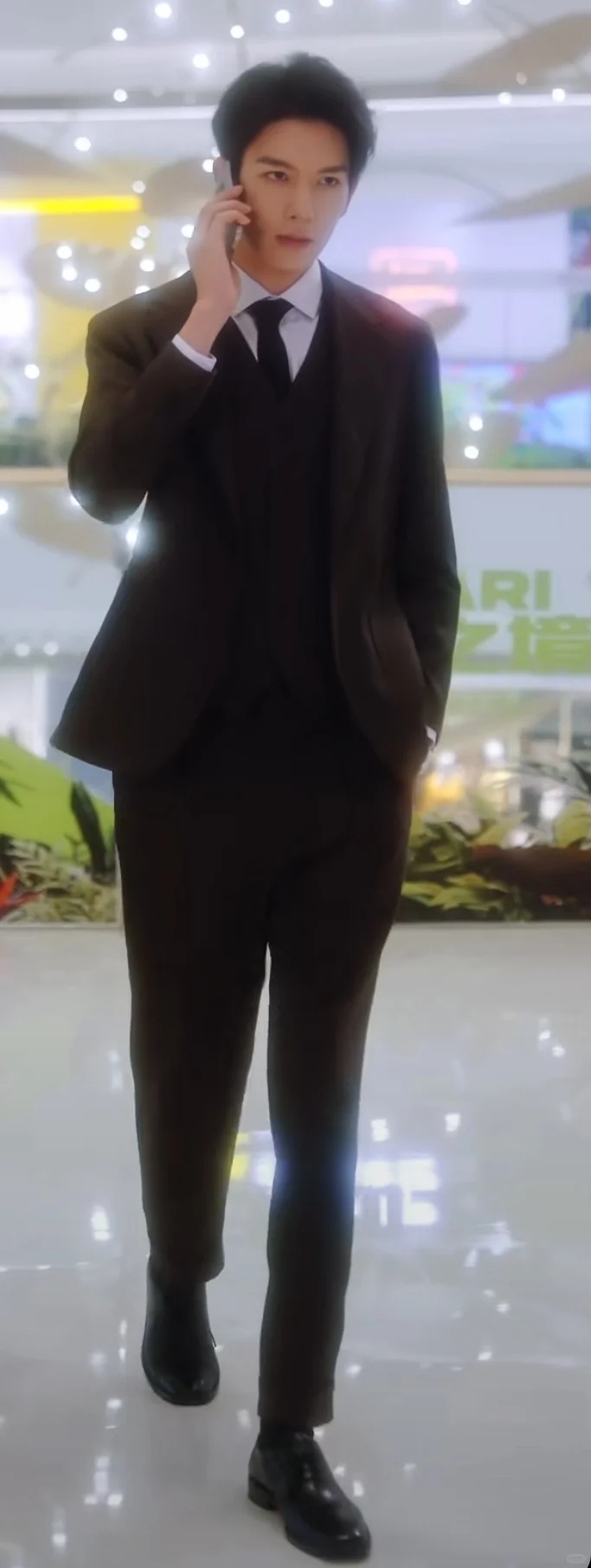 穿进短剧后,夫人她整顿直播界•尬颠轻喜