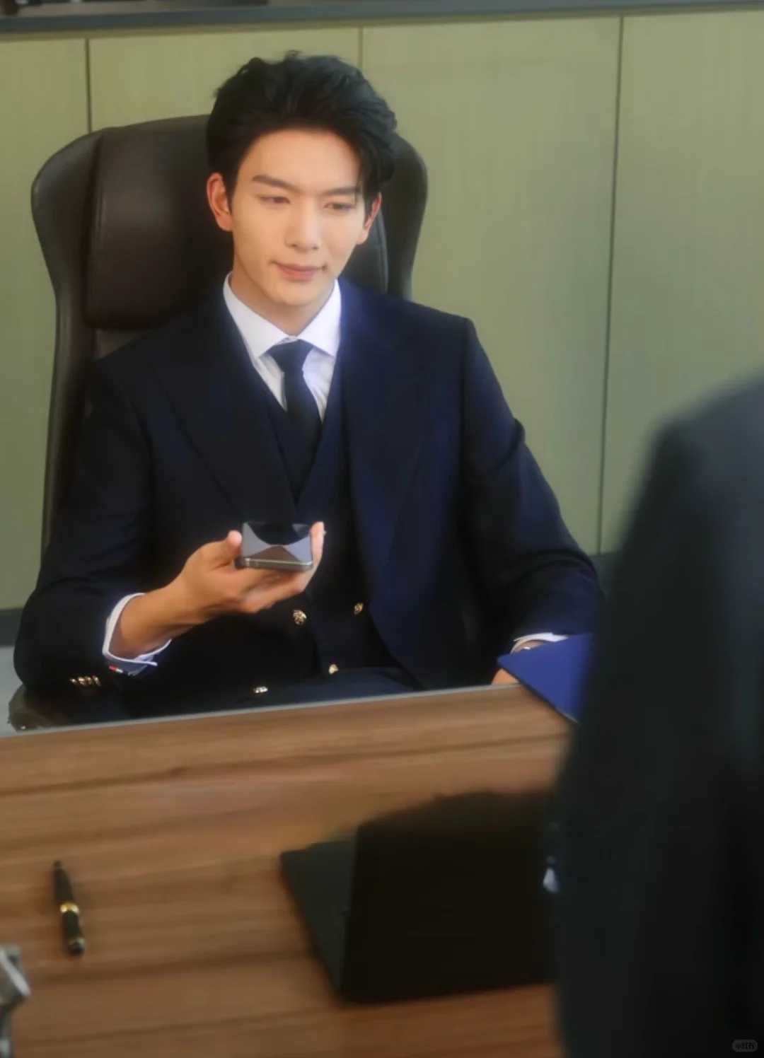 穿进短剧后,夫人她整顿直播界•尬颠轻喜