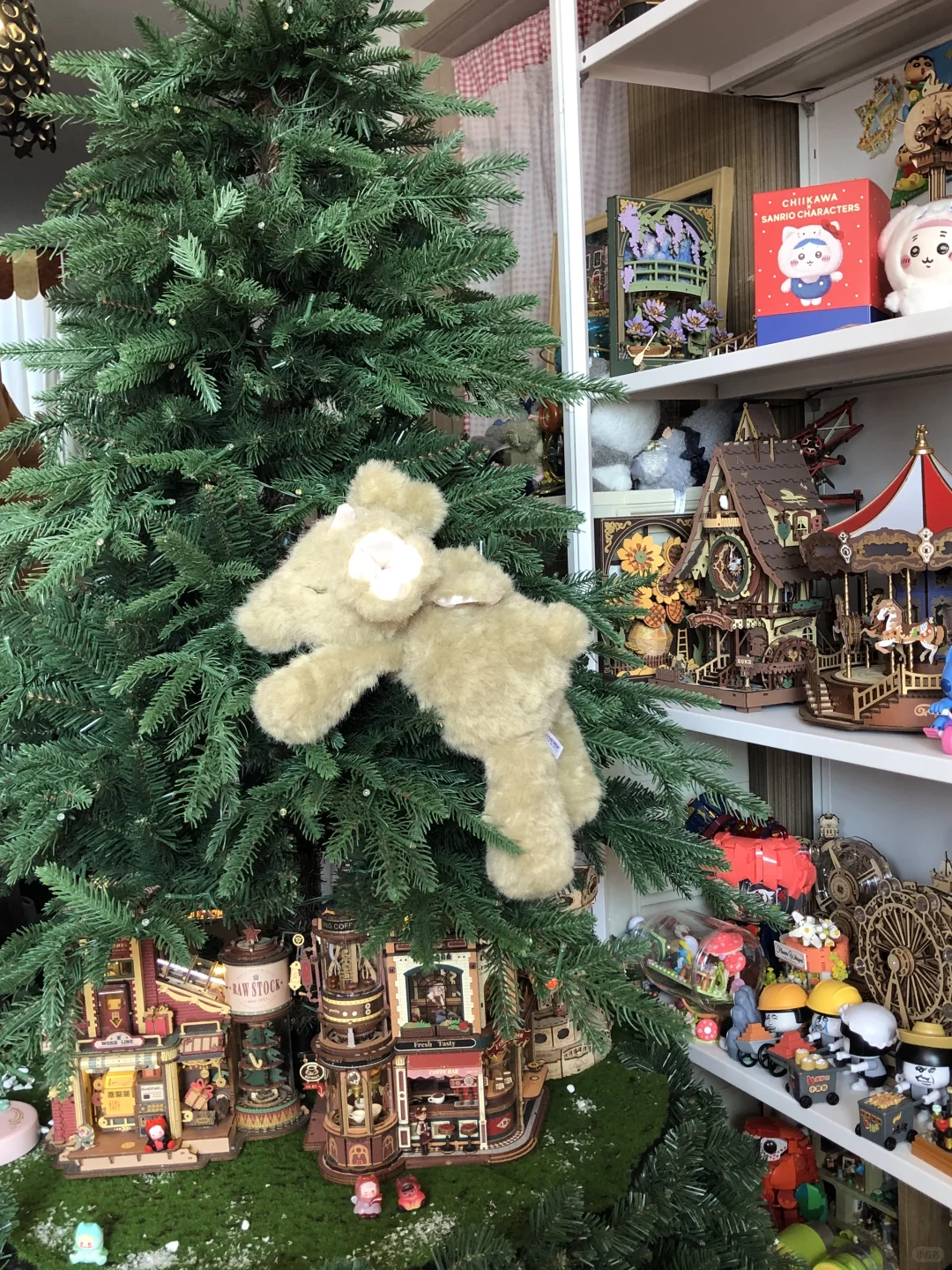 每晚睡前😴都会在玩具柜前🎠站一会儿！！！