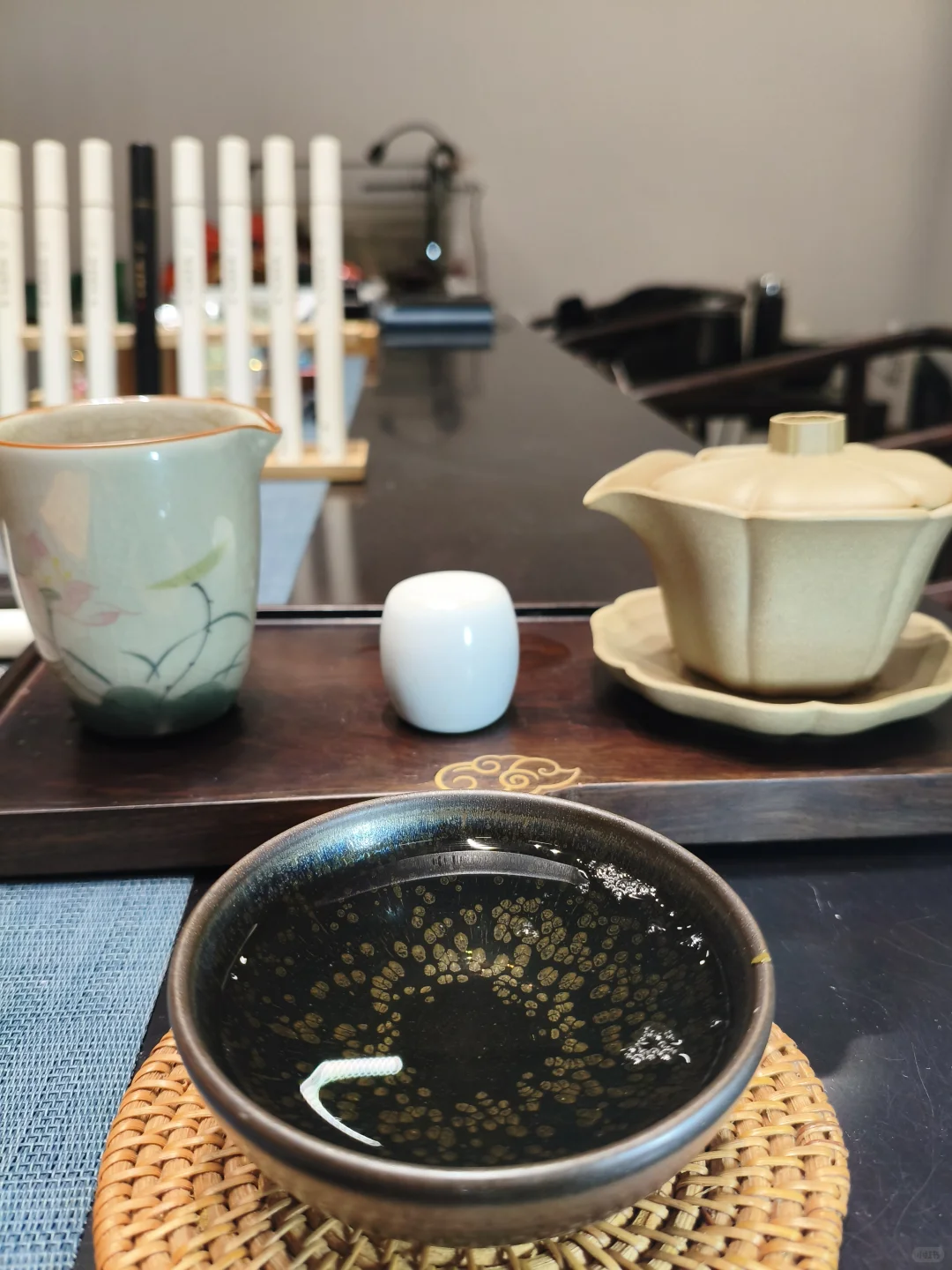 观水通禅意，闻香去染心