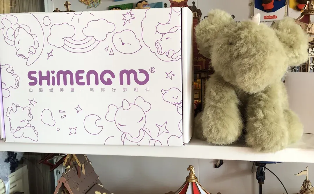 每晚睡前😴都会在玩具柜前🎠站一会儿！！！