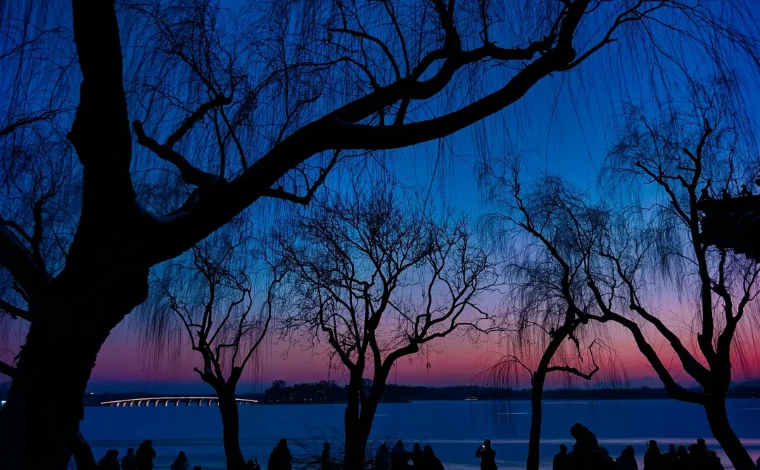 冬日颐和园蓝调时刻,是昼与夜最诗意的过渡