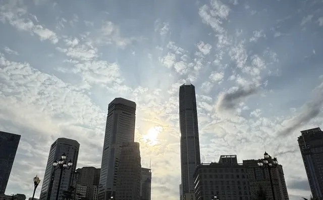 人生是 想多玩五分钟的夜晚和想多睡十分钟的早晨