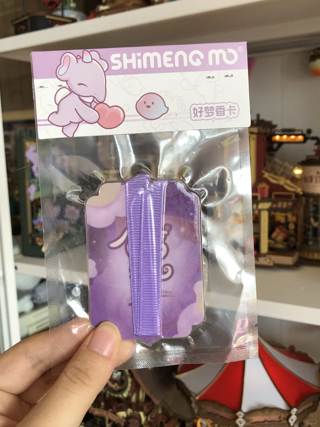 每晚睡前😴都会在玩具柜前🎠站一会儿！！！