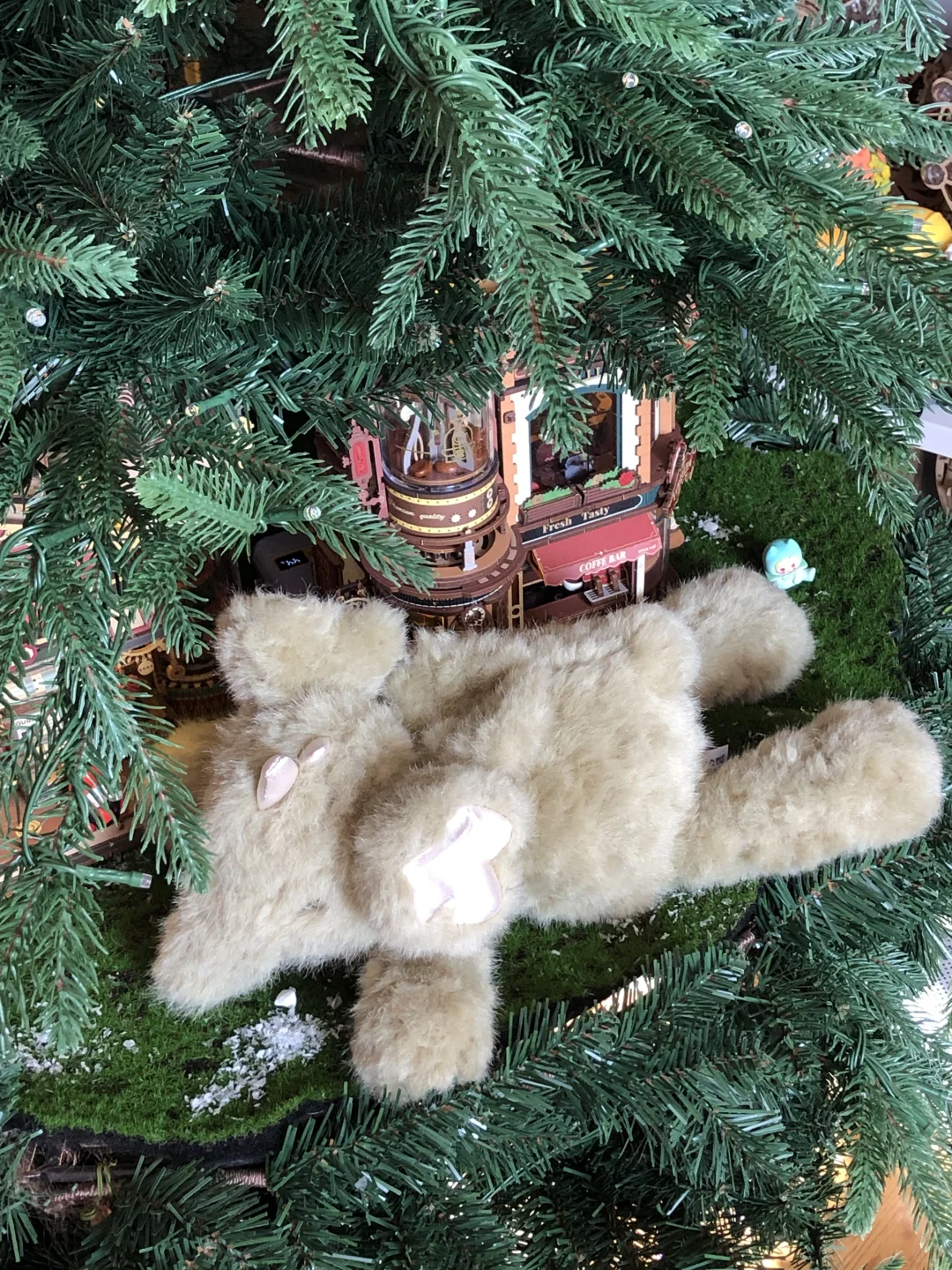 每晚睡前😴都会在玩具柜前🎠站一会儿！！！