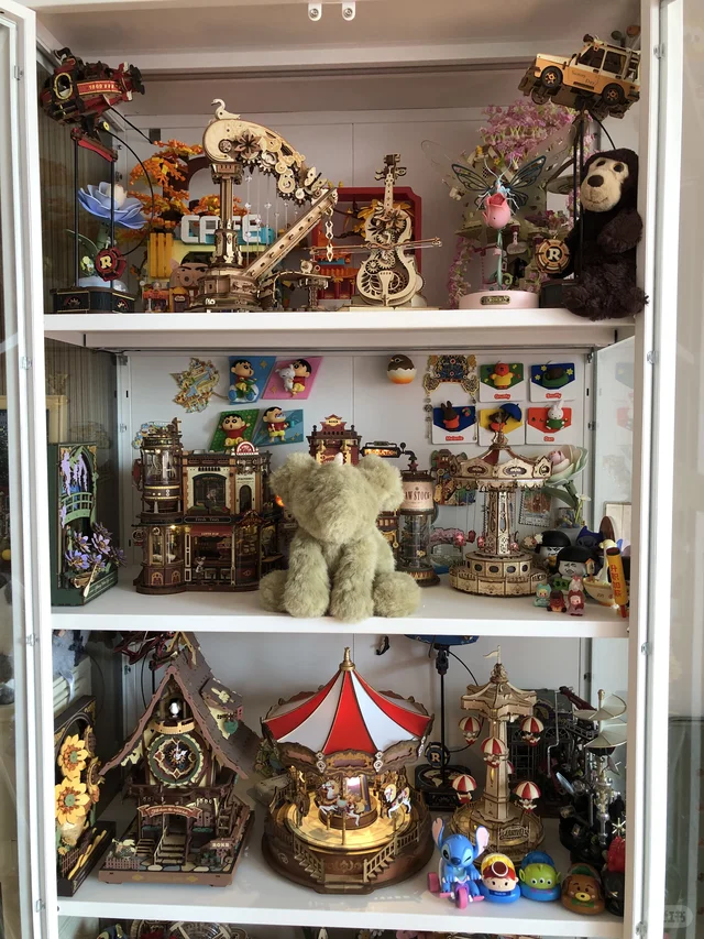 每晚睡前😴都会在玩具柜前🎠站一会儿！！！