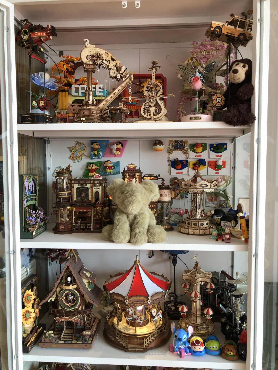 每晚睡前😴都会在玩具柜前🎠站一会儿！！！