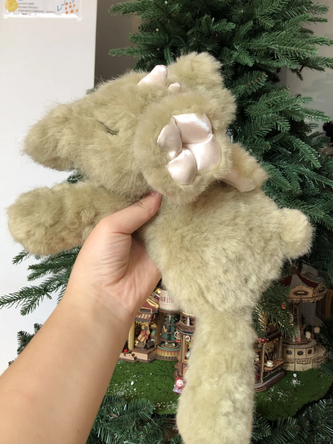 每晚睡前😴都会在玩具柜前🎠站一会儿！！！