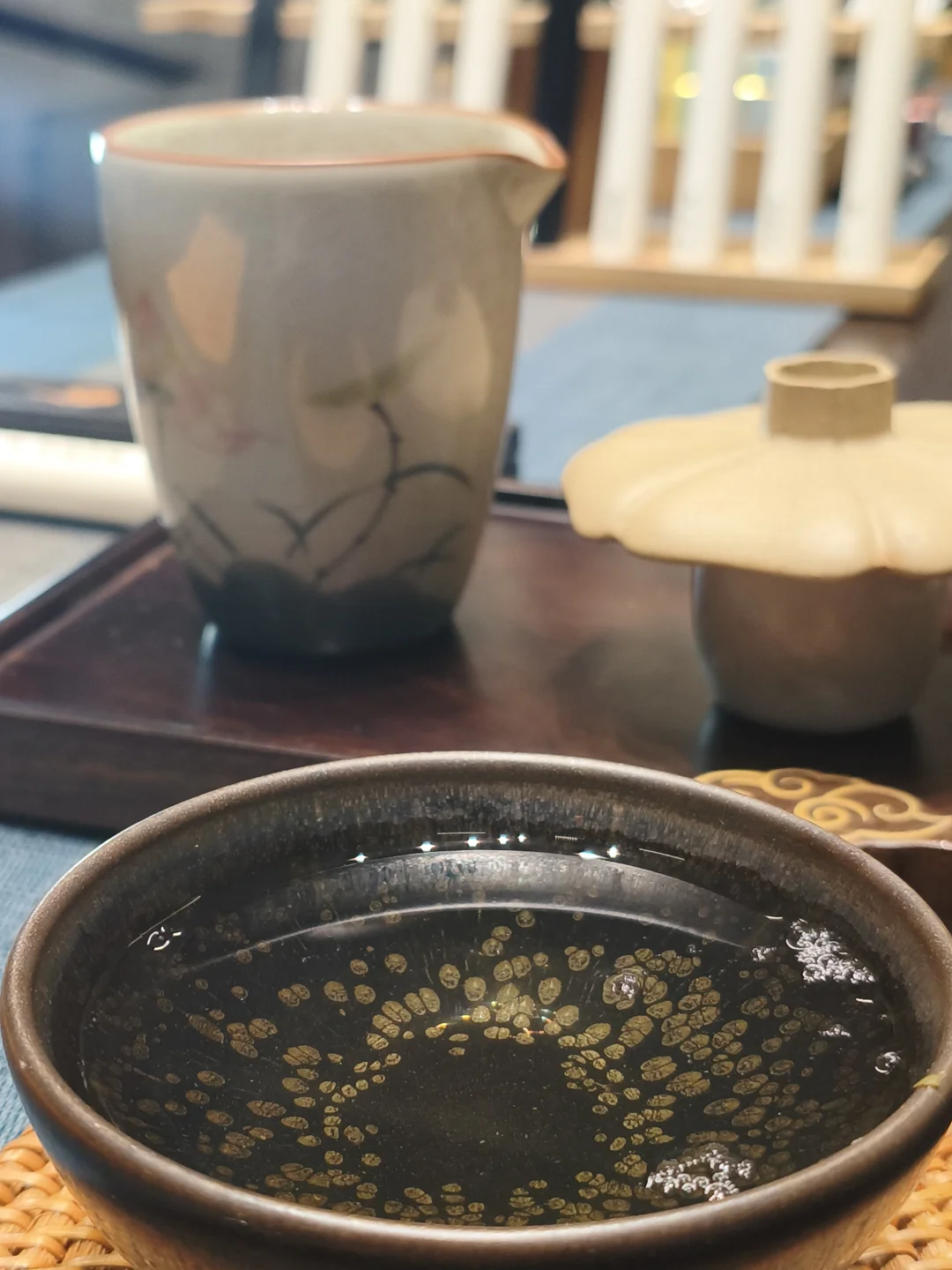 观水通禅意，闻香去染心