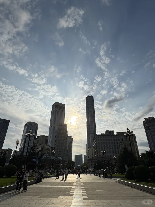 人生是 想多玩五分钟的夜晚和想多睡十分钟的早晨