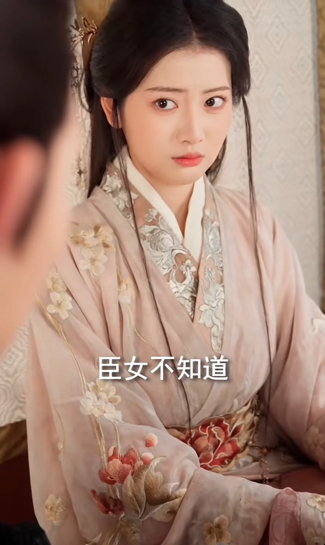 看完短剧《花落见流萤》了