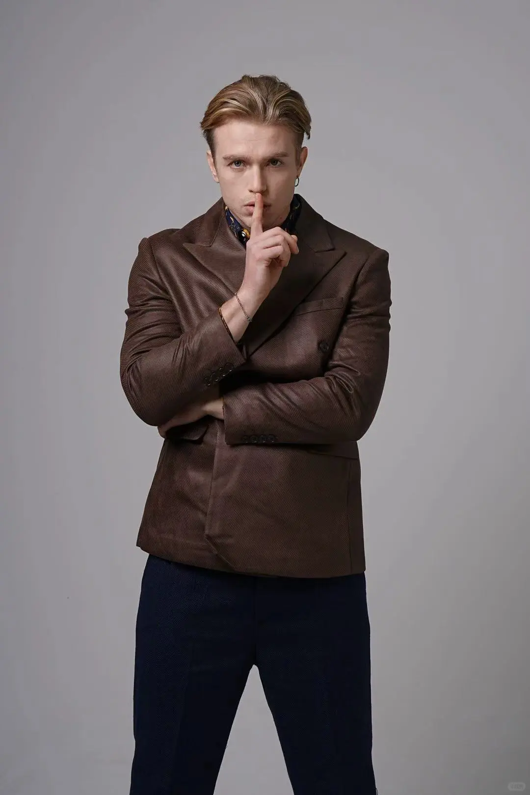 刚拍了部抽象英语短剧