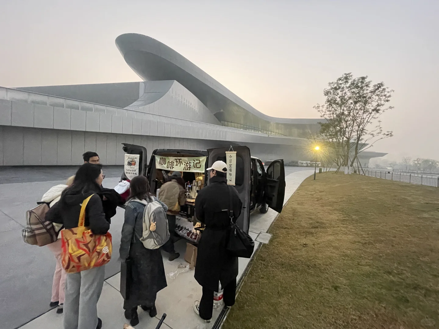 刚拍了部抽象英语短剧