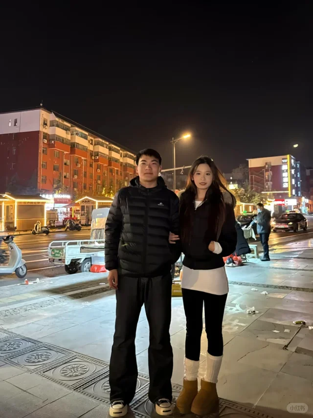 千万不要出轨，夫妻双方无论谁出轨！三年一坎，七年一劫。如果是二婚相…