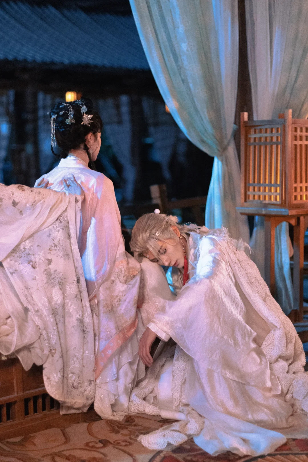 爱尔法金饰演男主月芒剧照