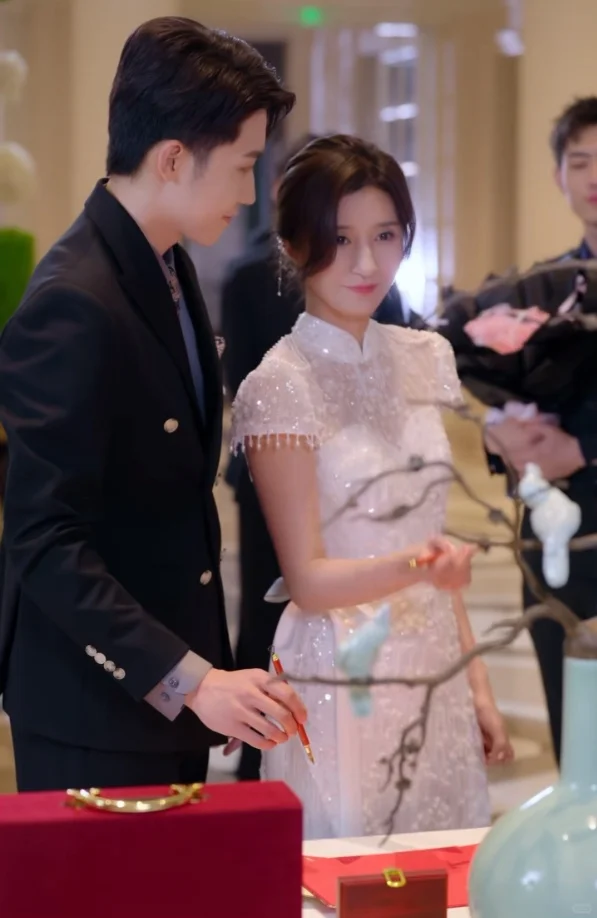 男主的腹肌可真哇塞呀😍