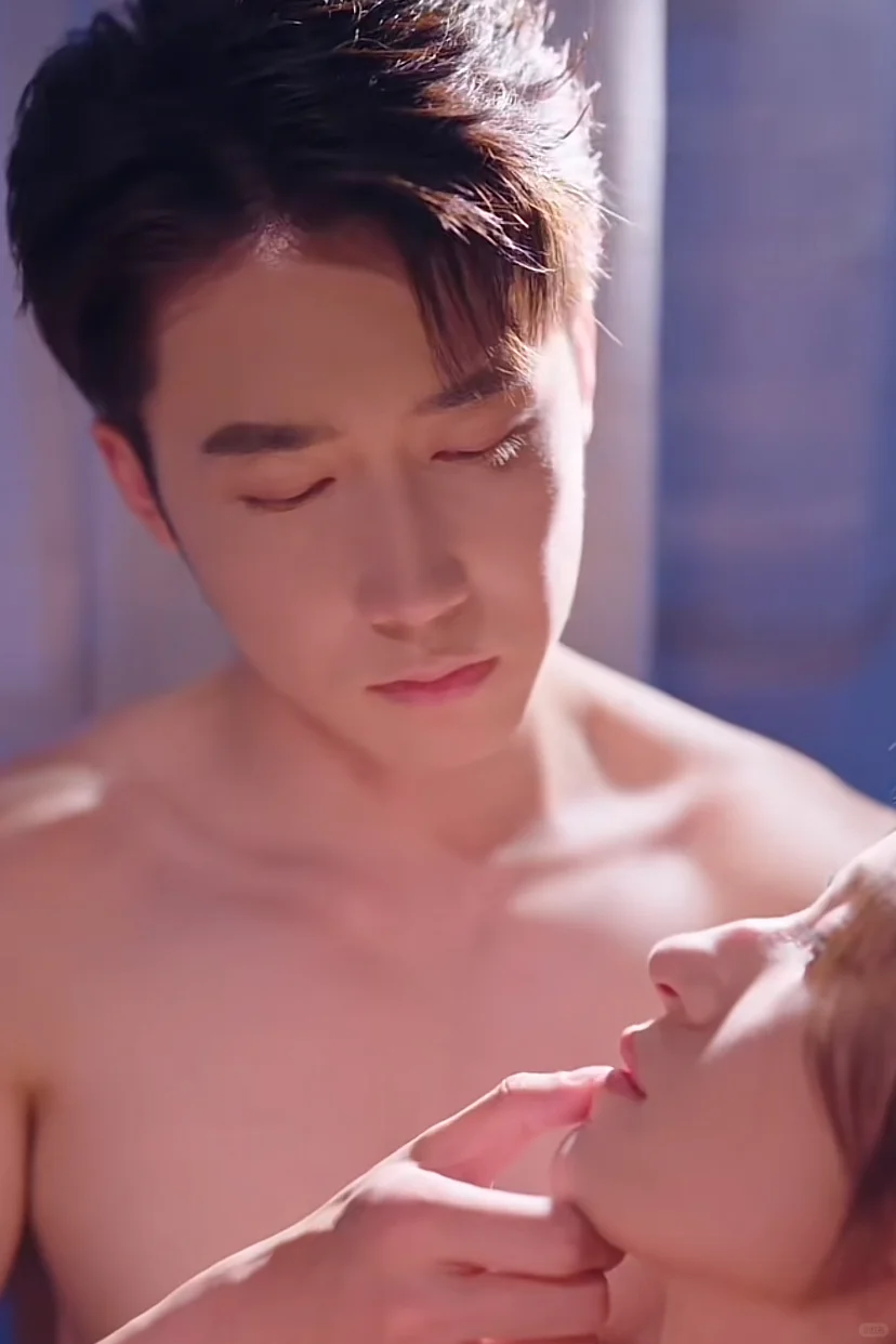 男主天天穿大v领🆘只为女主哈哈哈哈哈哈😂