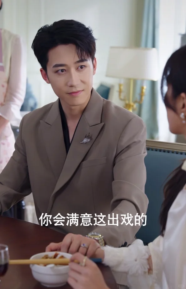 男主的腹肌可真哇塞呀😍