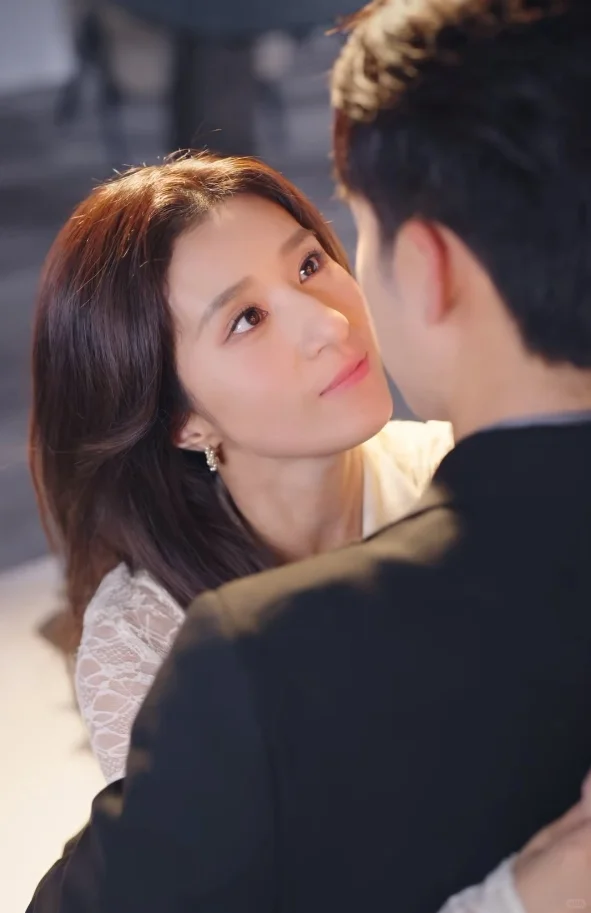 男主的腹肌可真哇塞呀😍