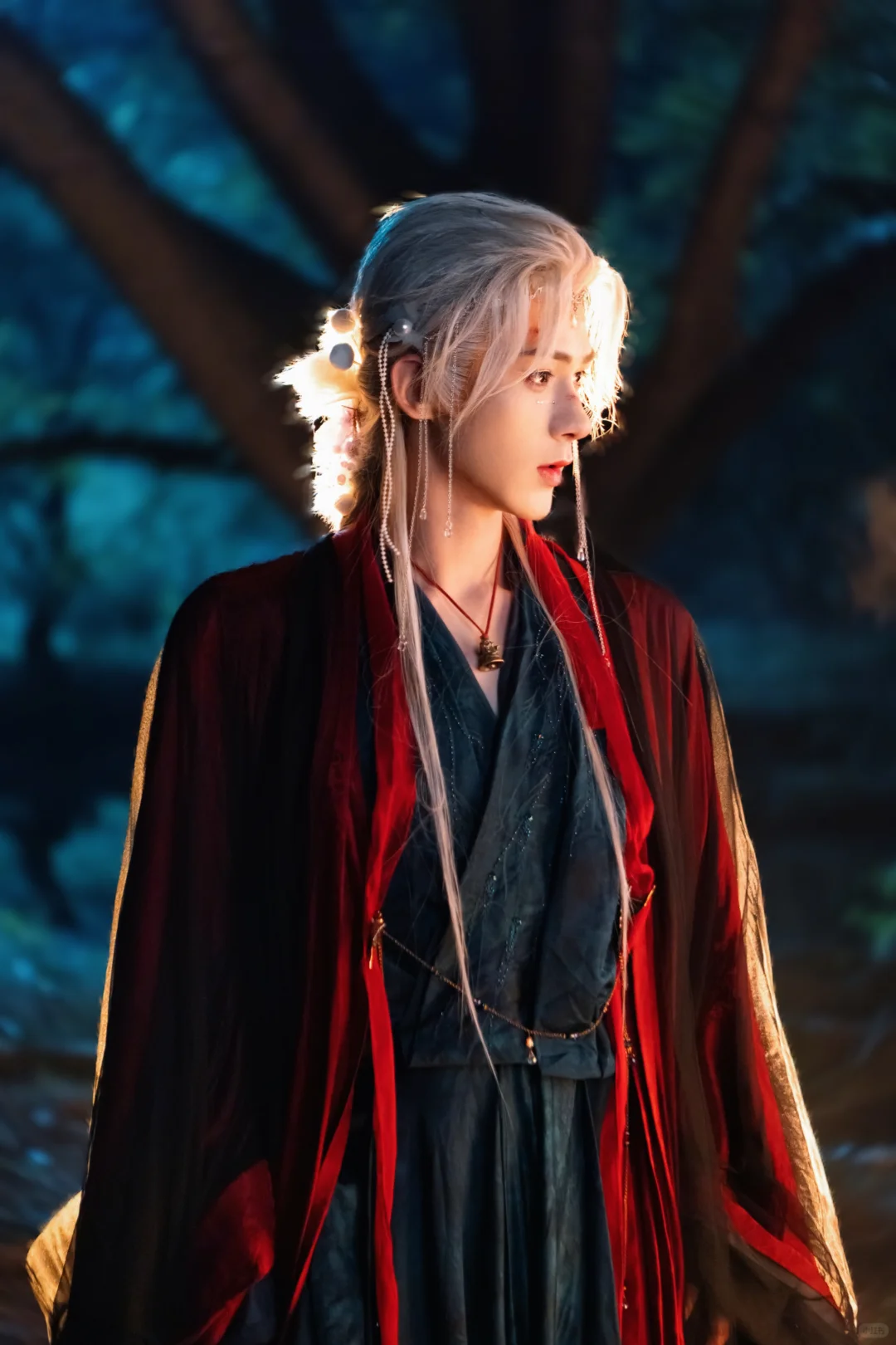 爱尔法金饰演男主月芒剧照