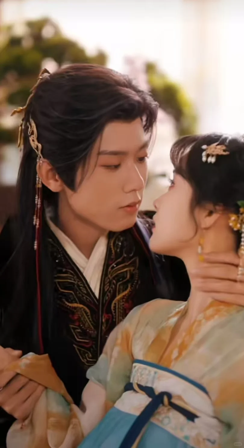 被狠戾暴君囚在掌心宠