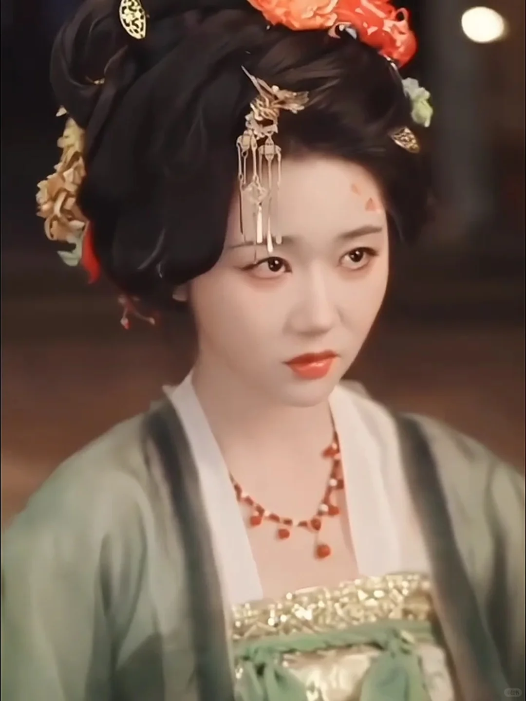 现在短剧的装造比有的横屏长剧还用心