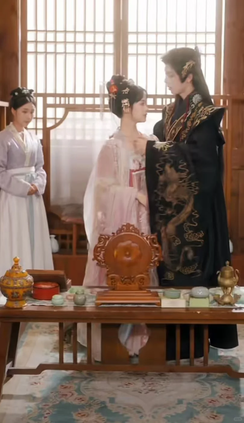 被狠戾暴君囚在掌心宠